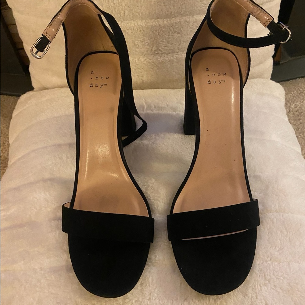 Black strap heel sandals - Picture 2 of 5